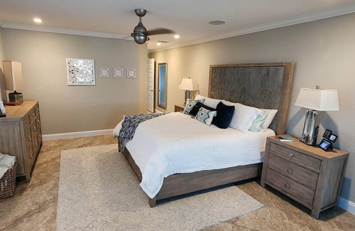 Burnt Store Marina Condominio | Harbor views and sunsets from the point!