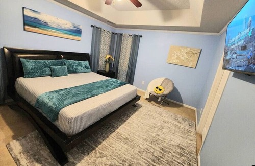 Mint Hill Casa | 122) Massive 3 bedroom home with fenced yard!
