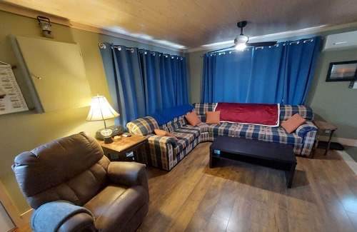 Port Albert Cabaña | Lake Street Cottage in Port Albert is ideal for a quiet, relaxing vacation.