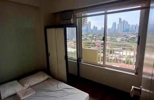 Guadalupe Nuevo Condominio | Cozy unit near Rockwell, Poblacion, BGC and Makati Central Business District