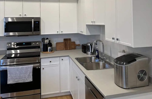 Kamloops Apartamento | New beautiful quiet suite in Juniper Ridge. Very luxurious!