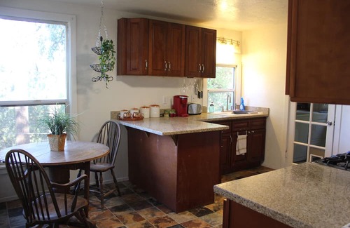 Placerville Casa | Exclusive way-point home. Central location to Apple Hill, Hospital, Main Street