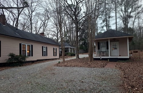 Hamilton Cabaña | Aunt Stella's Cottage in downtown Hamilton just 10 miles from Callaway Gardens