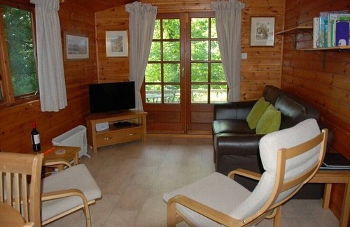 Skelwith Bridge Cabina | Moss Eccles Tarn - Cosy lodge in woodland setting. Pet Friendly.