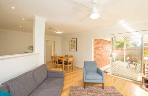 Mount Pleasant Casa | Relaxing Villa Retreat*Canning River*Family Friendly*