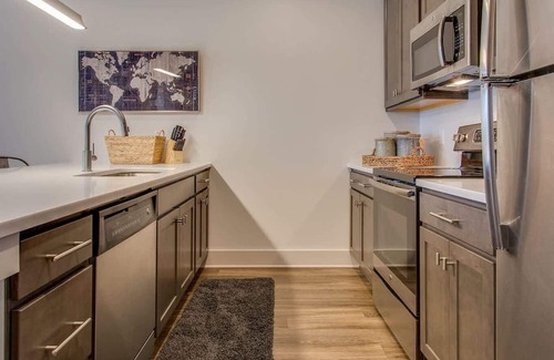 Nashville Apartamento | New* East Nash - King Bed, Short Drive to Dwntwn!