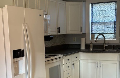 Summerville Cabaña | Cozy cottage in the country, just minutes from beautiful downtown Charleston.