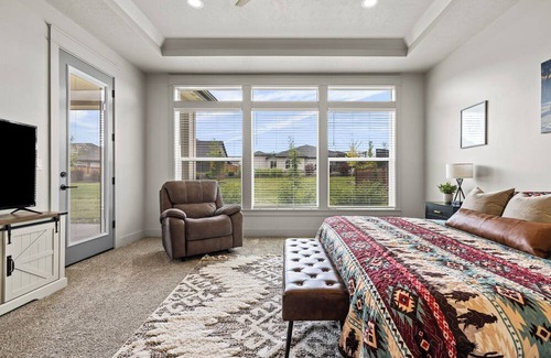 Nampa Casa | LARGE Family Home, Relocation, Corporate, Extended Stays