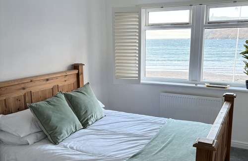 Port Erin Casa | Beach front home with garage and terrace, pet friendly