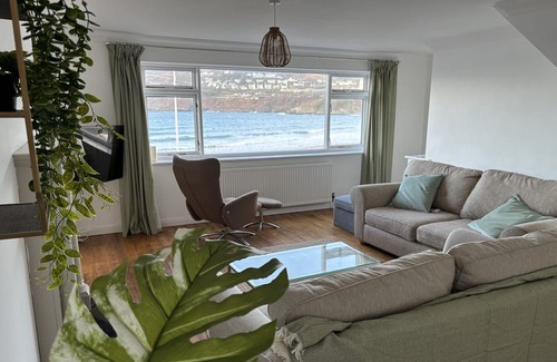 Port Erin Casa | Beach front home with garage and terrace, pet friendly