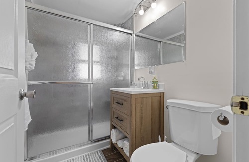 Rockville Casa | Charming 3-bedroom house in adorable Rockville , 5 minute walking from Metro STA