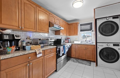 Rockville Casa | Charming 3-bedroom house in adorable Rockville , 5 minute walking from Metro STA
