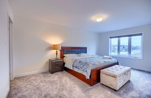 Cambridge Casa | A king and 3 Queen beds in 4 bedrooms, good sleep for 8