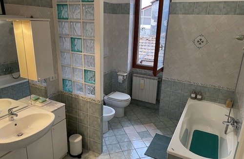 Bisenti Apartamento | Central Bisenti Escape with 55 square metre sunny Terrace and secure parking