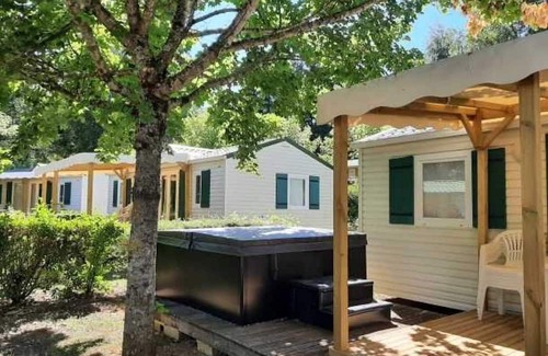 Canet-de-Salars Casa | Camping 4 étoiles - Parc aquatique - eeeaha