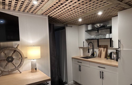 Hendricks and Venice Isles Alquiler De Eote | Houseboat off Las Olas! 5 mins from the beach