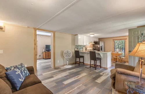 Hulbert Casa | Charming 4-bedroom house with AC and WiFi in pleasant Hulbert..