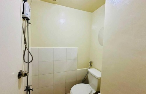 Plainview Condominio | Minimalist Condo with Unli Wifi/Netflix