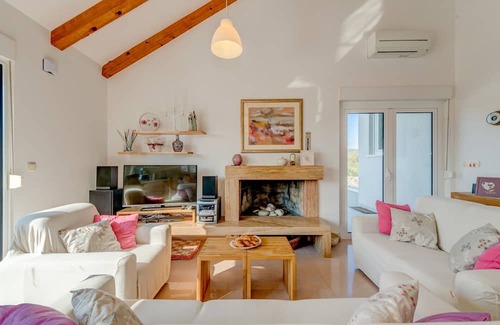 Lecevica Villa | Rustic Villa Florice with a pool