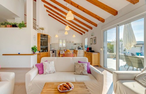 Lecevica Villa | Rustic Villa Florice with a pool