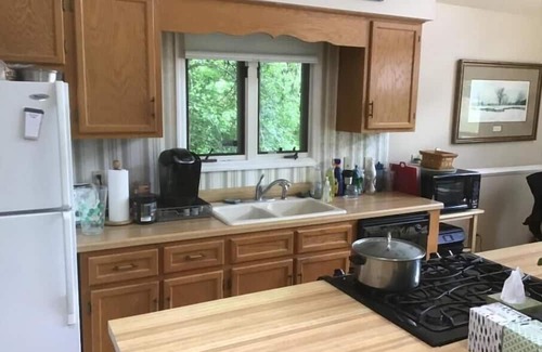 Semora Casa | Lakefront with Pool-Ideal getaway for family, friends or co-workers