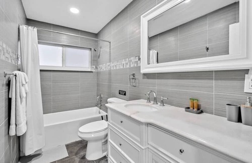 Boulevard Heights Casa | Southern Charm: Spacious 4BR Retreat with Pool