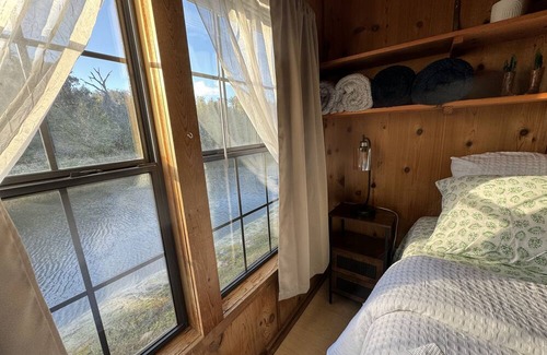 Bushnell Cabaña | Lake Cottage