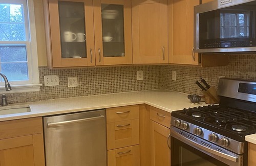 Falls Church Casa | Easy Metro to DC from this SFH inside the Beltway in Falls Church City, VA