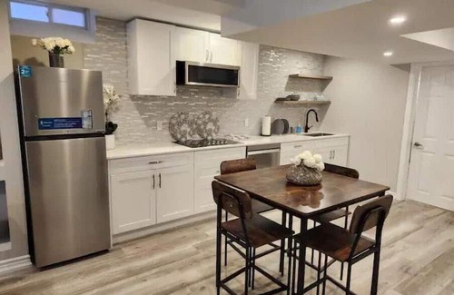 Durham Region Casa | Stylish Retreat in North Oshawa