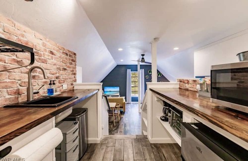 San Carlos Park Apartamento | Beach, dining nearby, close to airports. Book now!