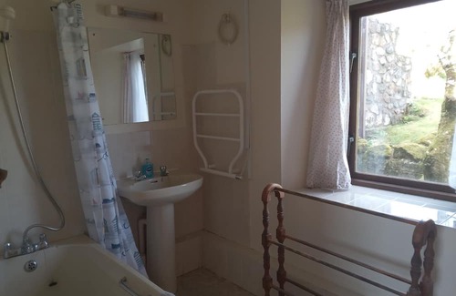 Goodwick Cabaña | Remote Cottage. Panoramic Views & Skies. Fresh Air. Wonderful for families.