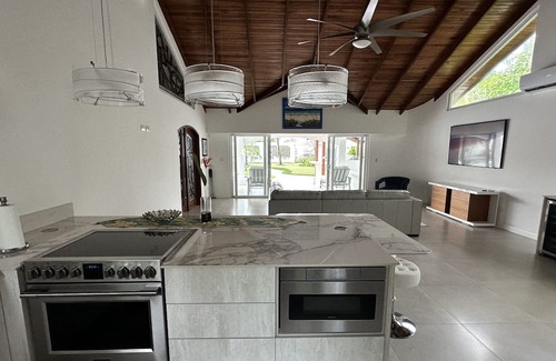 Cerro Plano Casa | Ocean front Luxury private home in Jaco Beach!