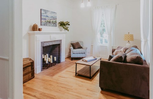 Hopland Casa | Idyllic wine country home with open layout, serene views, & alfresco dining