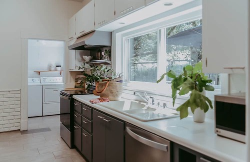 Hopland Casa | Idyllic wine country home with open layout, serene views, & alfresco dining