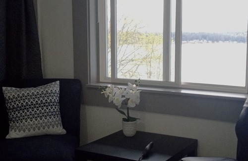 Silverdale Apartamento | Charming Waterfront Apartment: Your Home Awaits