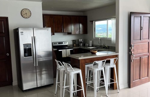 San Ramón Apartamento | Family-sized apartment with great view close to town.