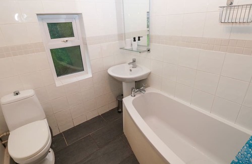 Cilmeri Cabaña | ROSE VILLA, pet friendly, with open fire in Builth Wells