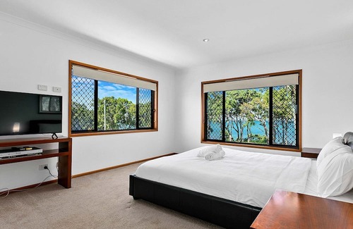 Point Vernon Casa | Outlook to K'Gari Point Vernon