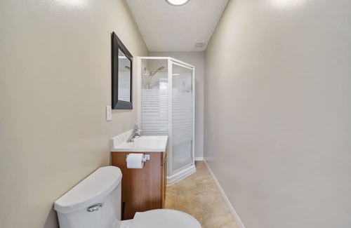 South River Apartamento | Village Central. Launch pad for northern Algonquin Park, lakes, cycling trails.