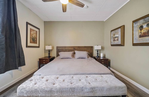 South River Apartamento | Village Central. Launch pad for northern Algonquin Park, lakes, cycling trails.