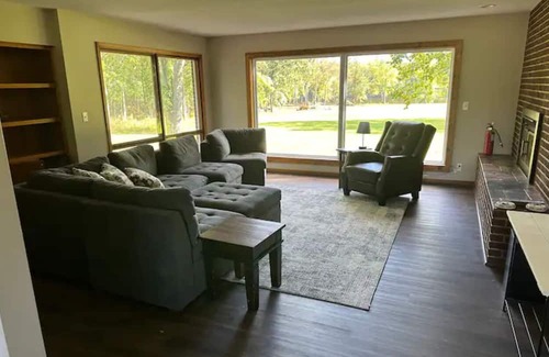 Walker Casa | Cozy spacious house with spectacular views of the Grand River