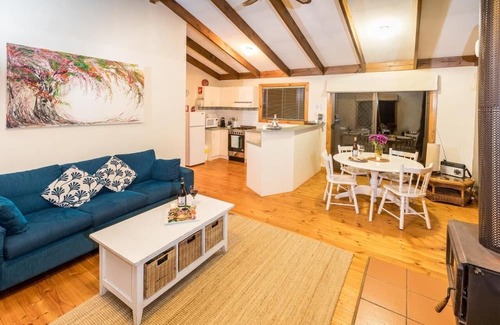 Spring Gully Cabaña | Cosy & Secluded Bushland Cottage Retreat in Clare Valley