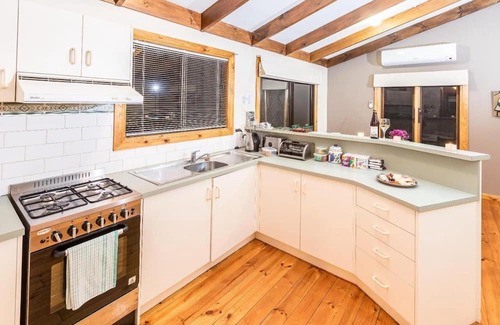 Spring Gully Cabaña | Cosy & Secluded Bushland Cottage Retreat in Clare Valley