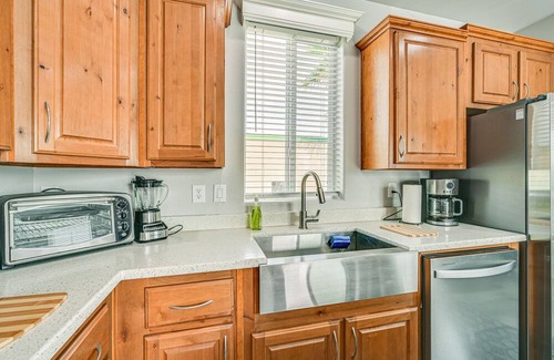 Yuma Casa | Yuma Home w/ Fire Pit & Outdoor Community Pool!