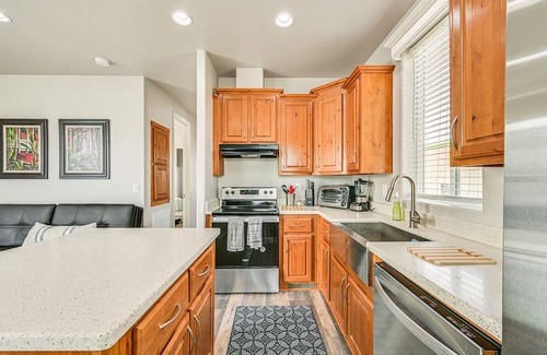 Yuma Casa | Yuma Home w/ Fire Pit & Outdoor Community Pool!