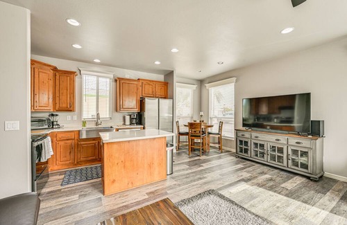 Yuma Casa | Yuma Home w/ Fire Pit & Outdoor Community Pool!