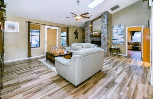 Arlington Casa | Amazing Location & Amenities Hot Tub King Bed