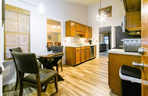 Arlington Casa | Amazing Location & Amenities Hot Tub King Bed