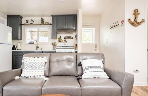 Opal Cliffs Apartamento | Cozy cottage two blocks to the beach!