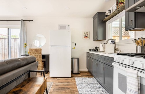 Opal Cliffs Apartamento | Cozy cottage two blocks to the beach!
